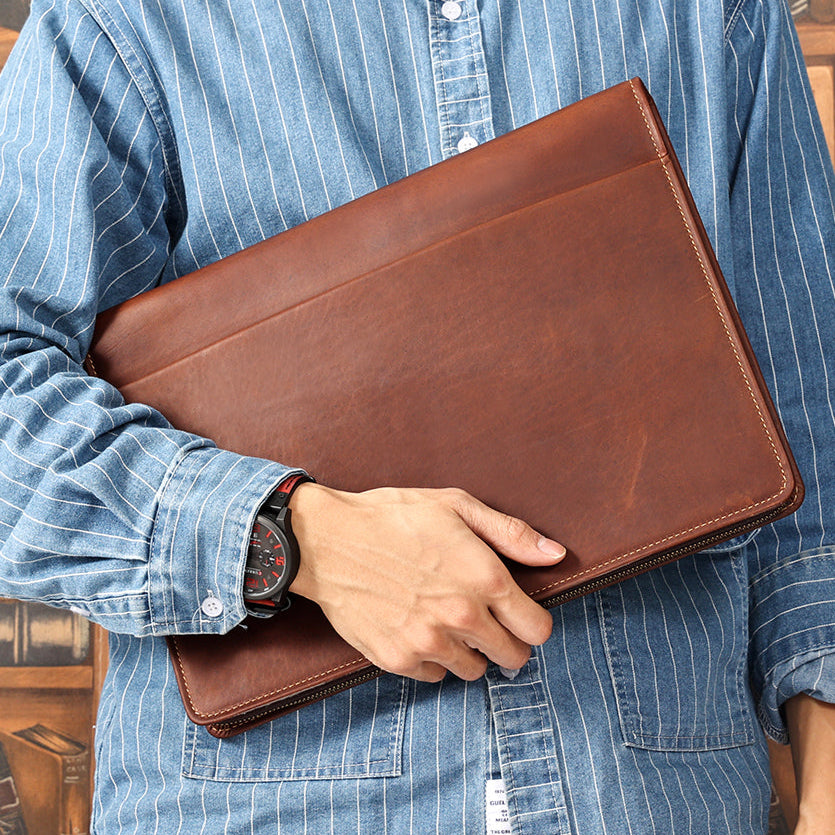 Conférencier A4 en cuir (Cameroun)