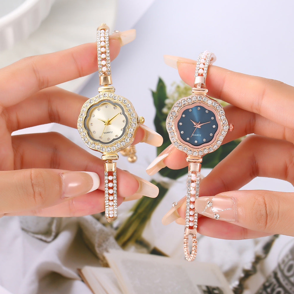 Montre femme de luxe en forme de fleur incrustée de strass (Chad)