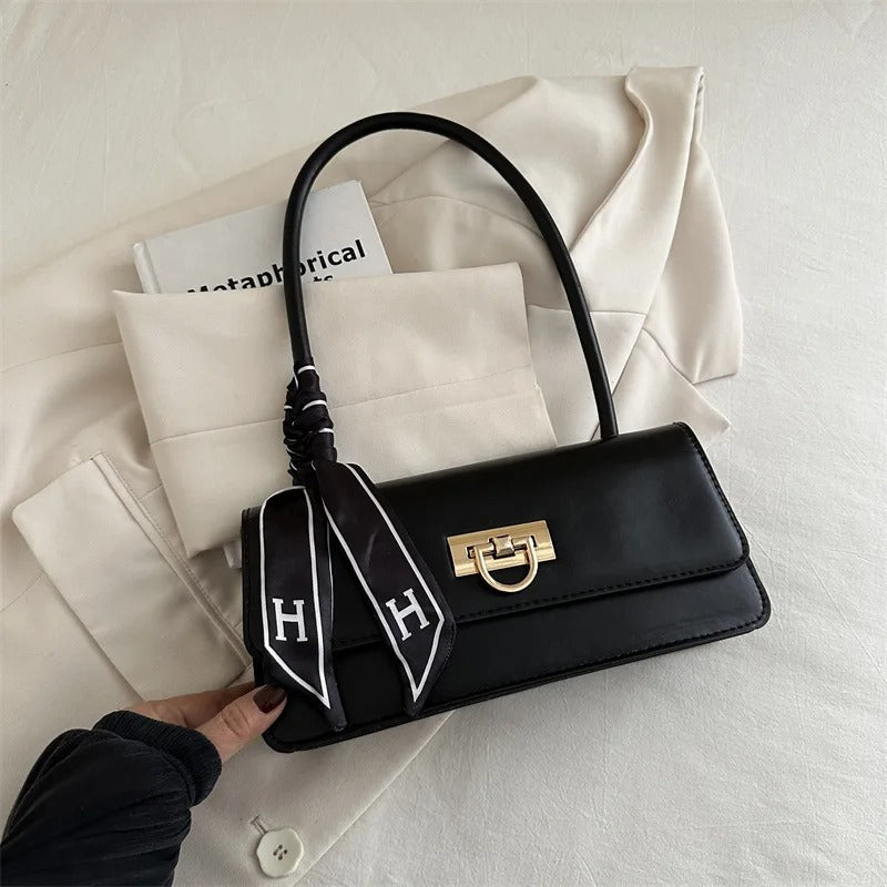 sac à main tendance avec un foulard (Congo)