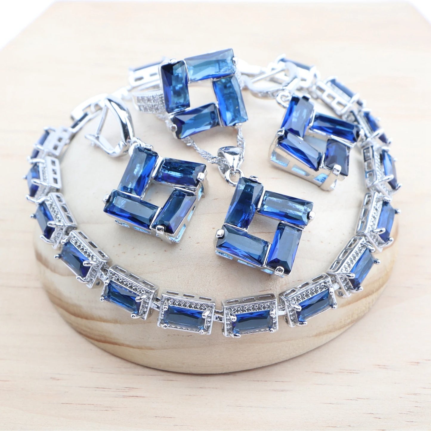 Ensemble de bijoux en zircon bleu (Congo)