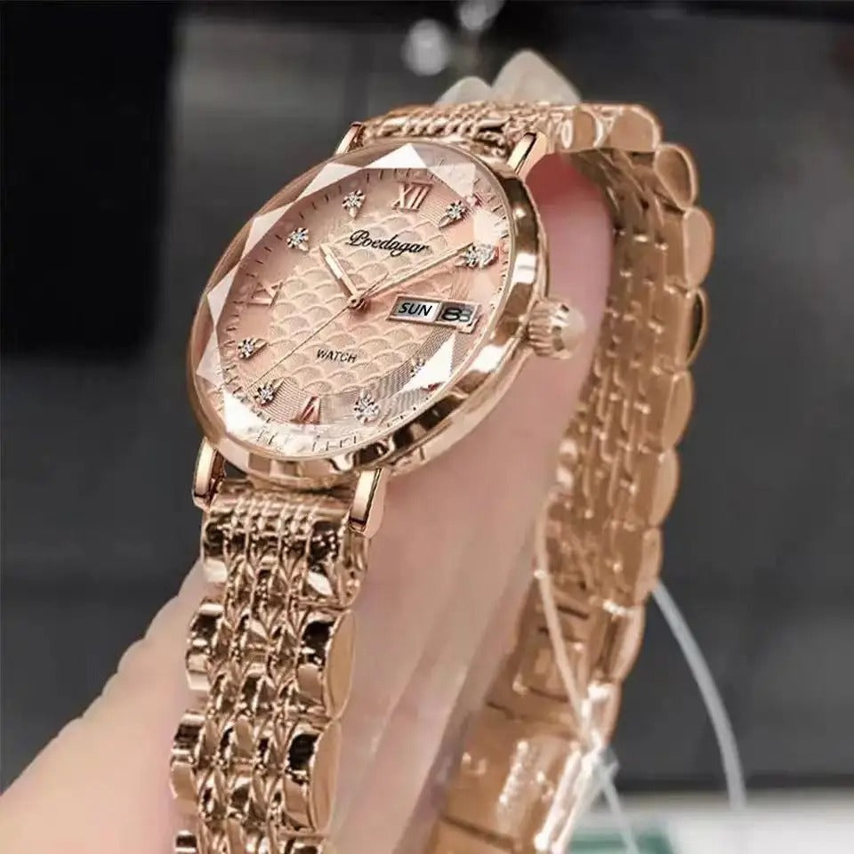 Montre femme en or rose avec motif ondulation d'eau (Gabon)