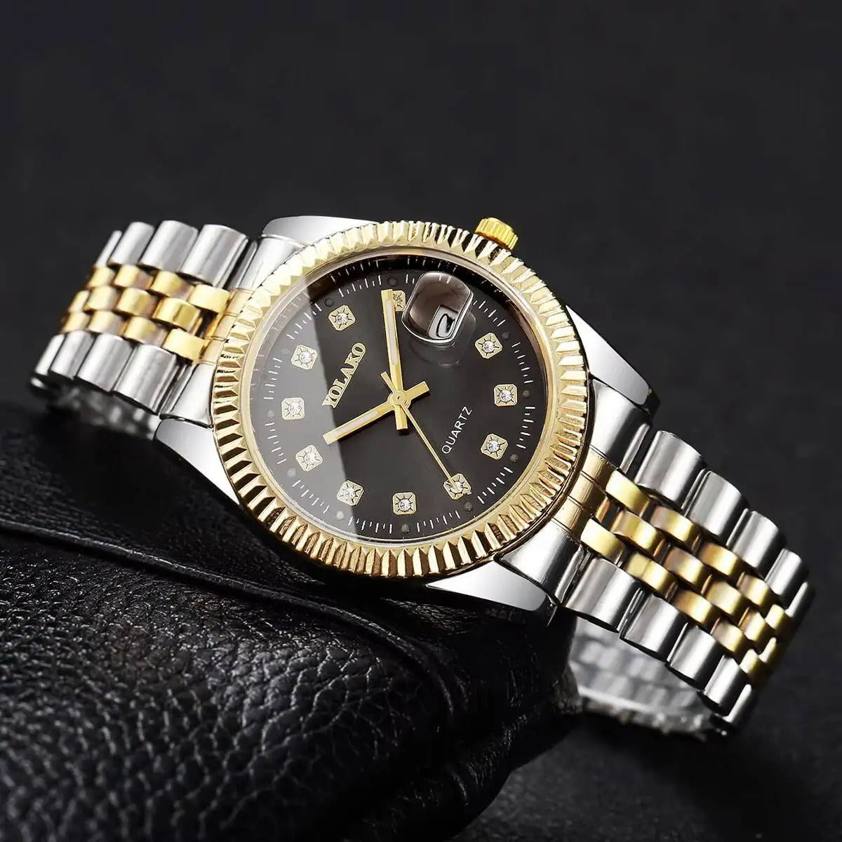 Montre moderne en acier et diamants (Gabon)