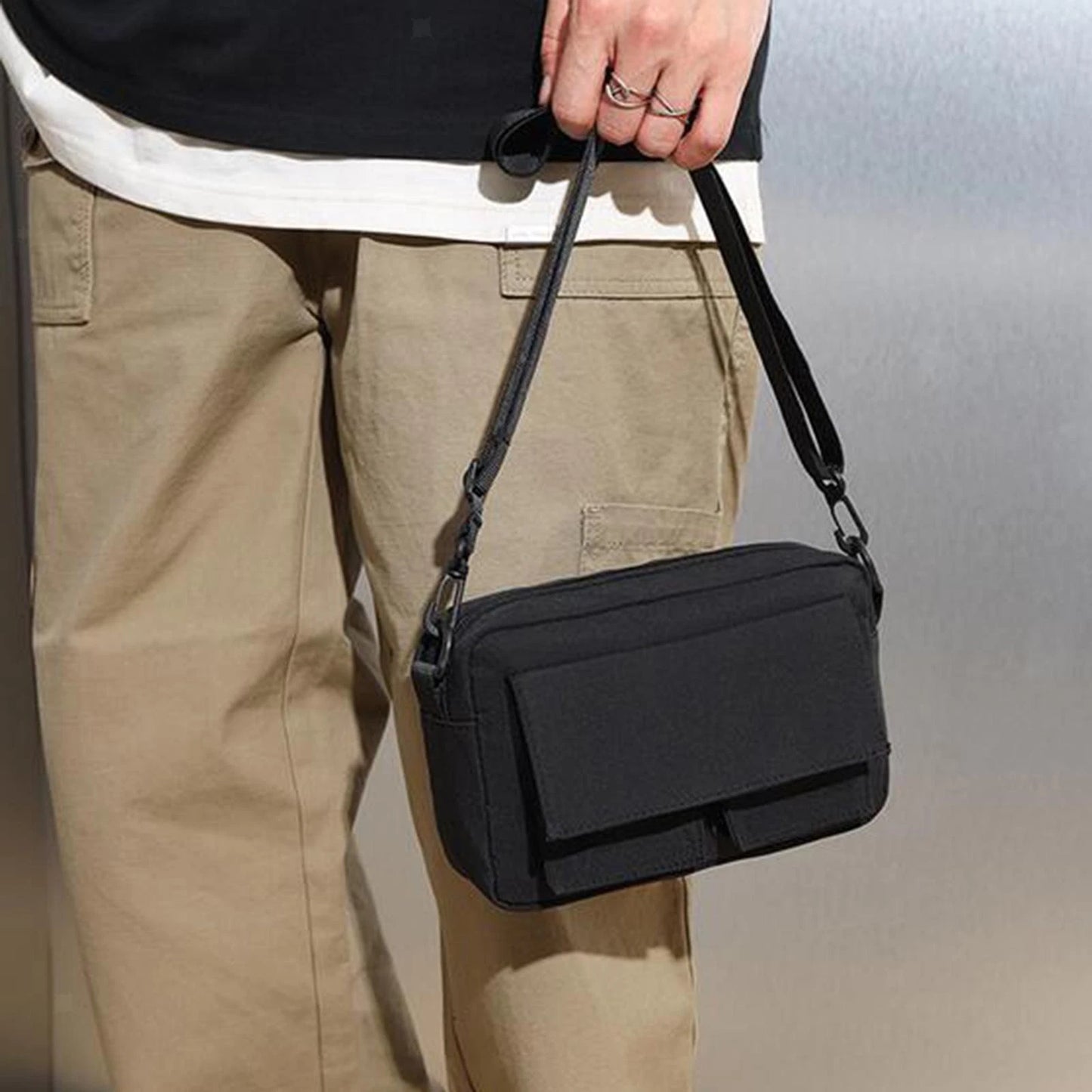 Sac bandoulière en nylon noir (Benin)