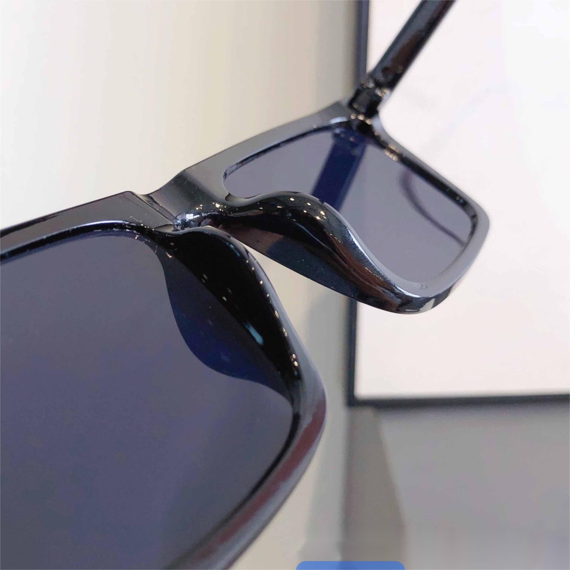 Lunettes de soleil sportives polarisées P-V pour hommes et femmes, offrant une protection UV400 Lunettes de soleil sportives polarisées P-V pour hommes et femmes, offrant une protection UV400