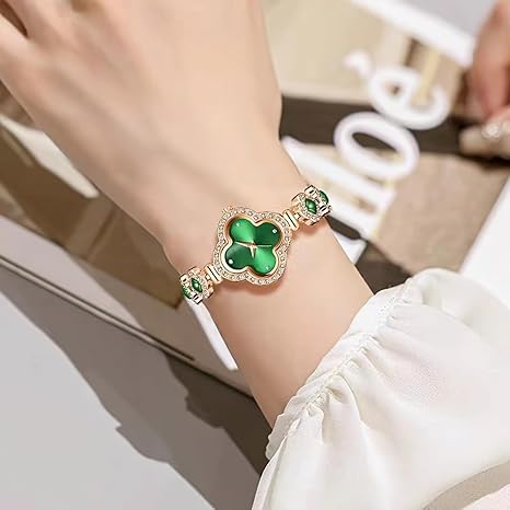 Montre pour femme avec pétales de trèfle à quatre feuilles (Togo)