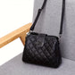Sac original en cuir noir brodé (Gabon)
