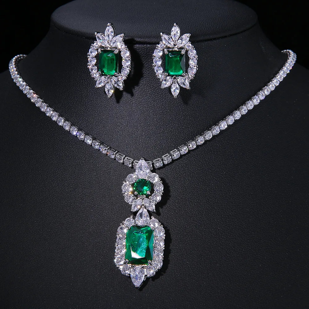 Parure de bijoux en cristal vert (Côte d'Ivoire)