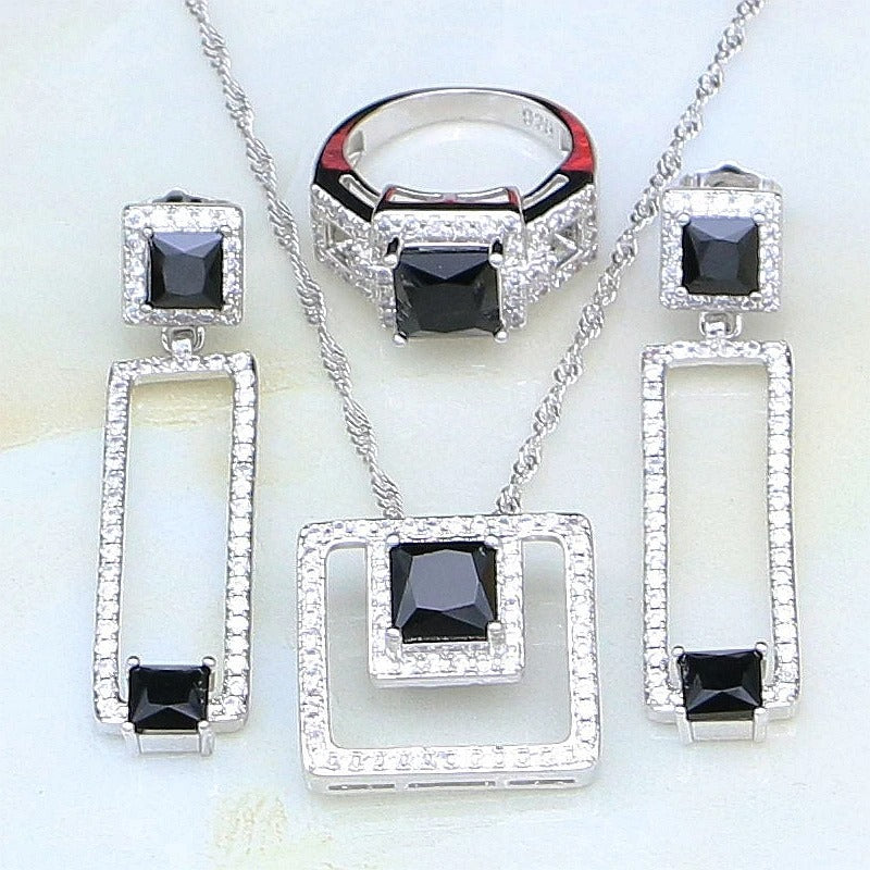 Parure de bijoux sertie de pierres noires (Congo)