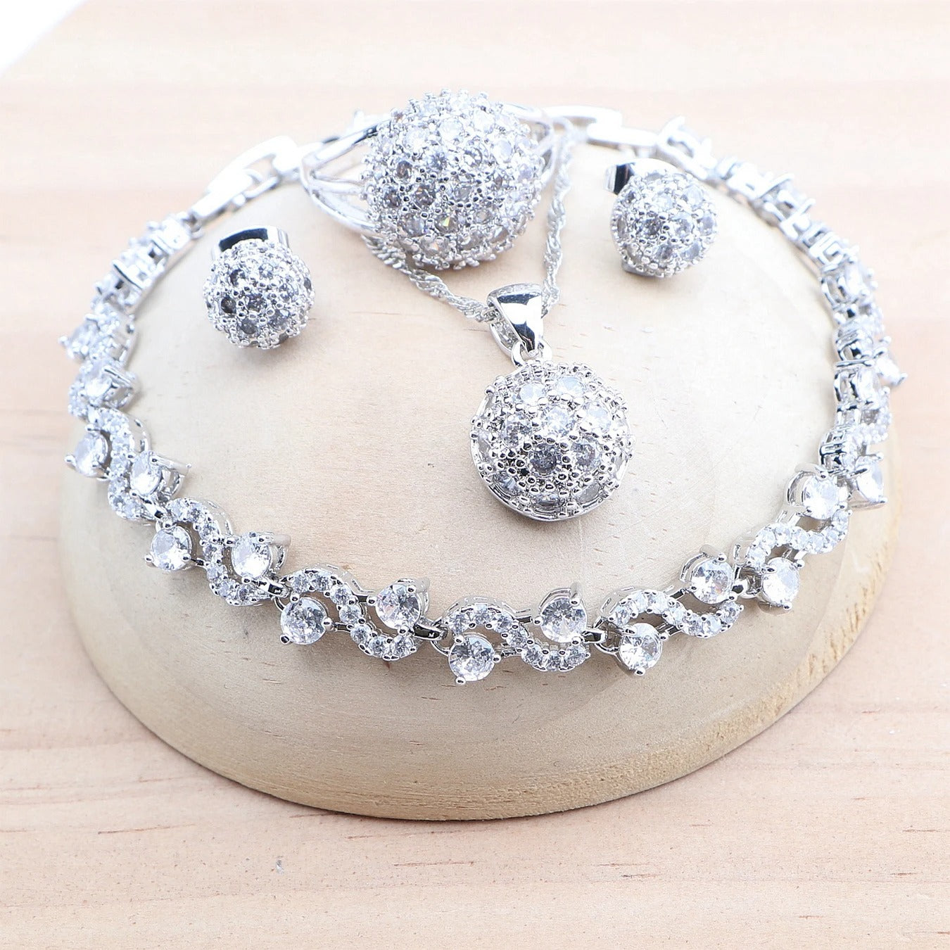 Parures de bijoux en zircon blanc (Mali)