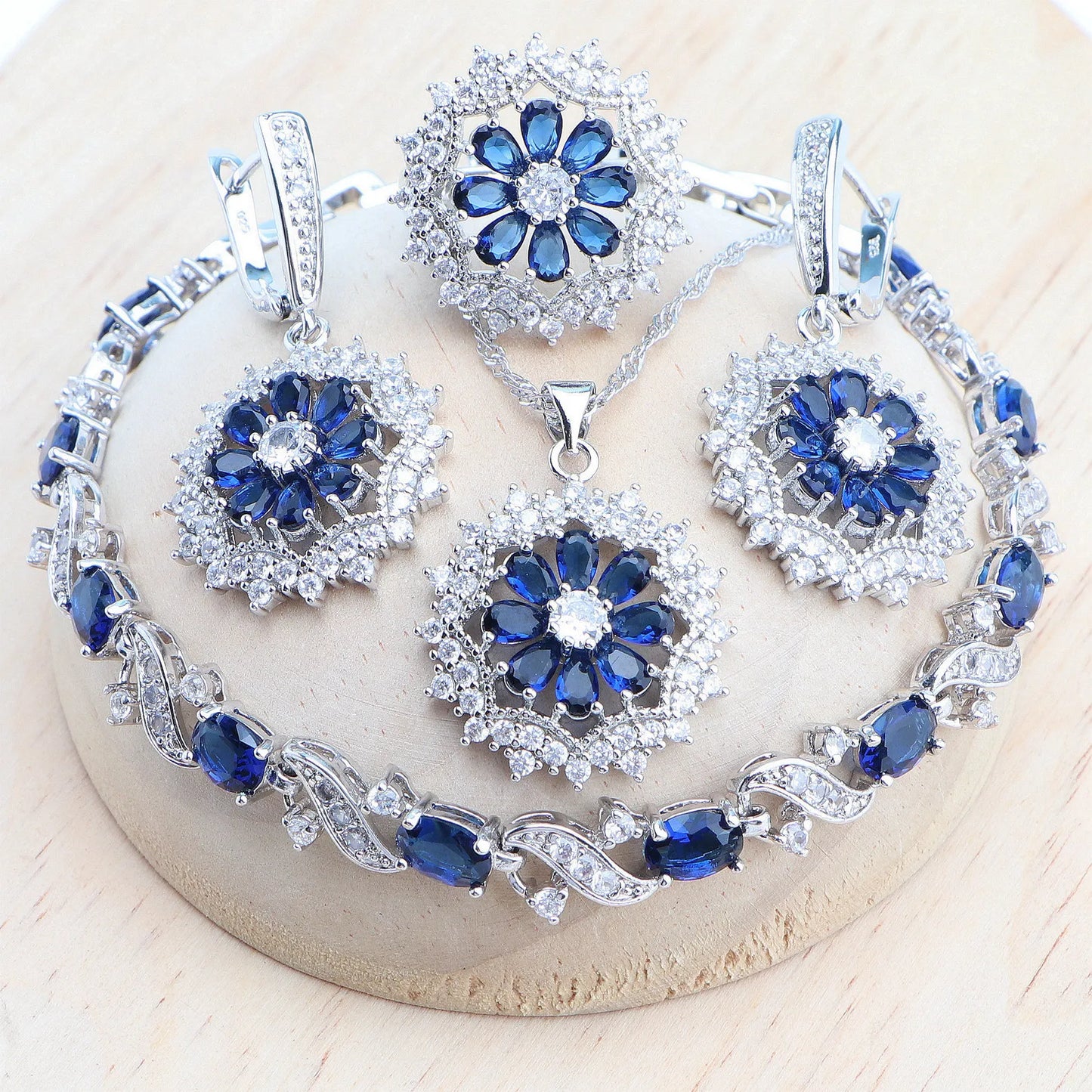 ensemble de bijoux en zircon cubique (Niger)