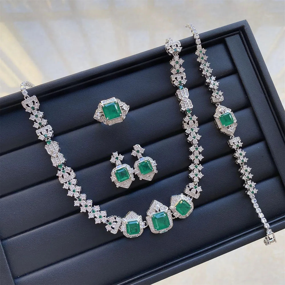 Parure de bijoux en émeraude verte (Congo)