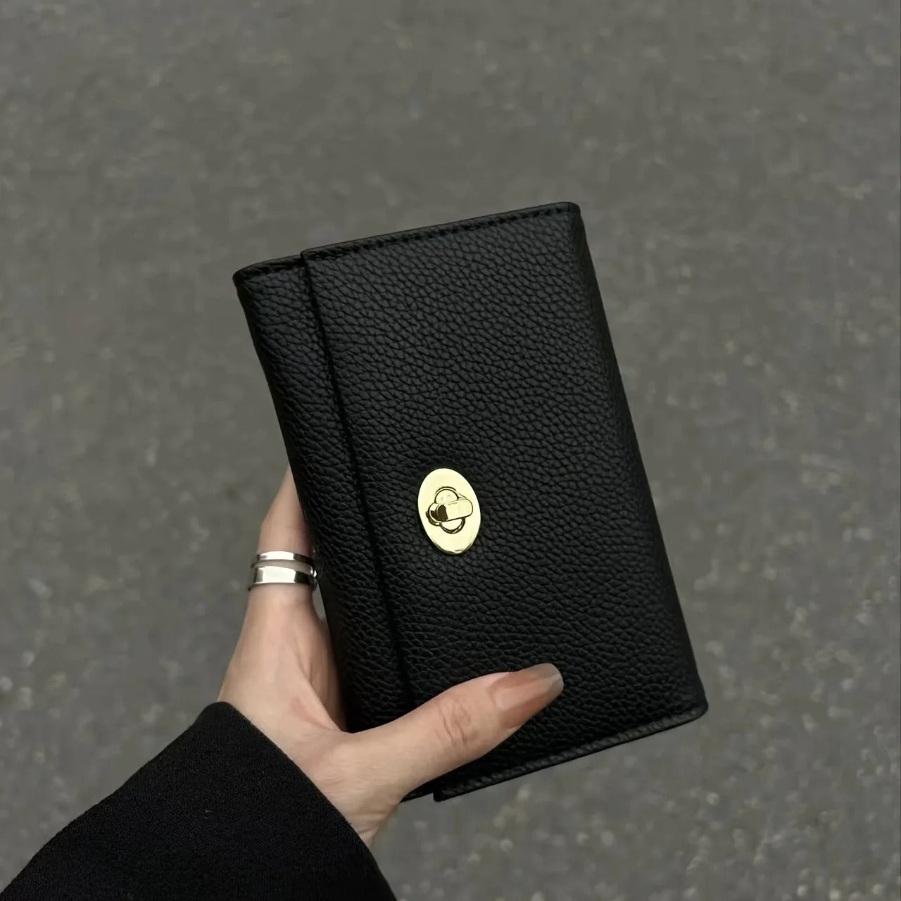 Portefeuille noir raffiné pour femme (Cameroun)