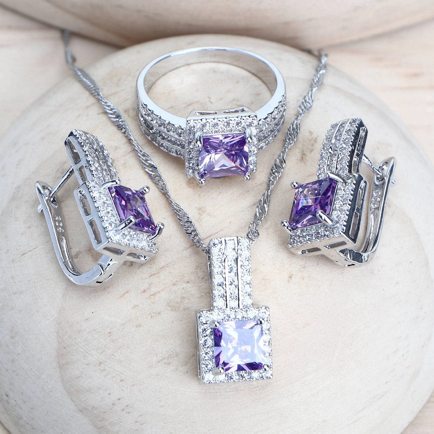 Parures de bijoux avec zircone violette (Benin)