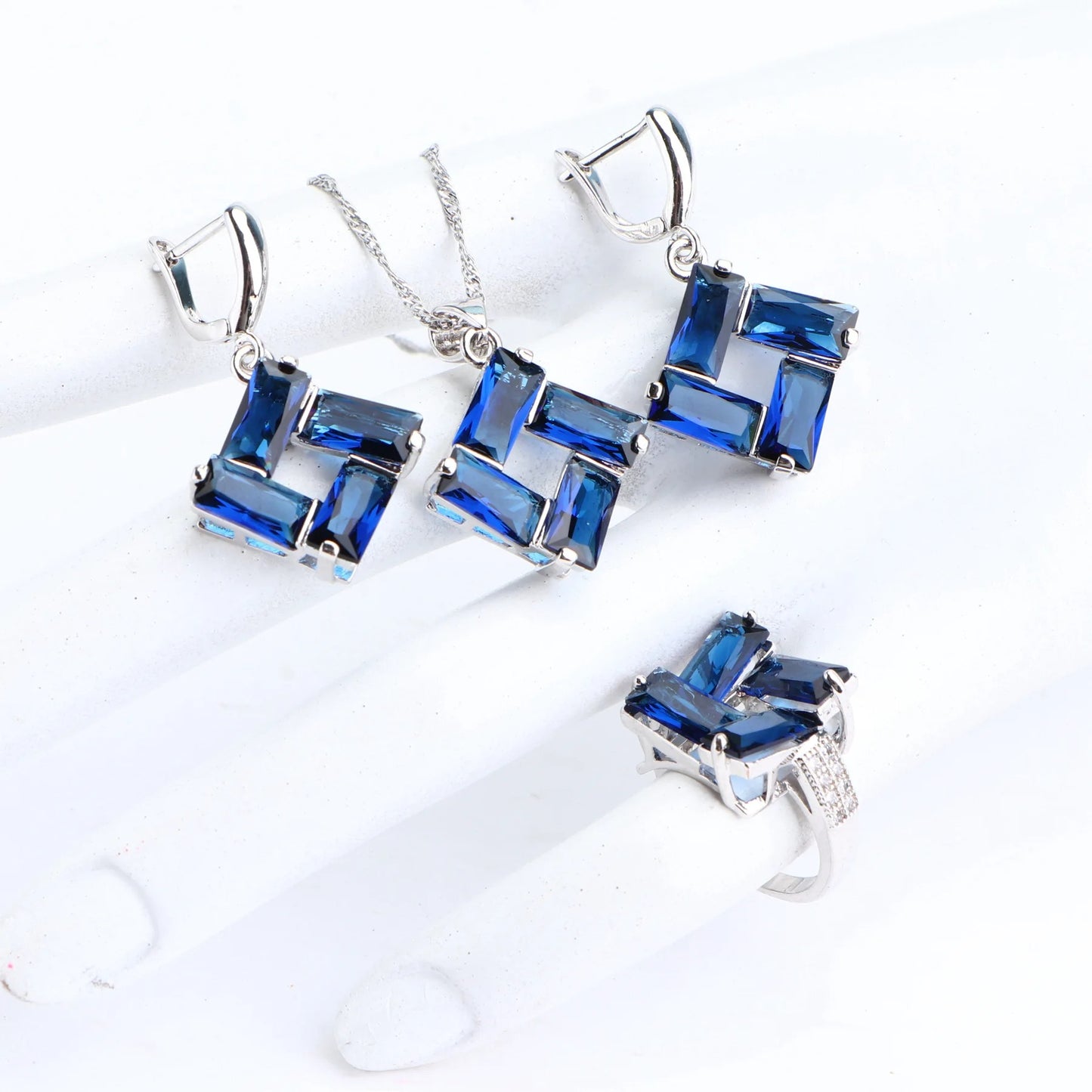 Ensemble de bijoux en zircon bleu (Congo)