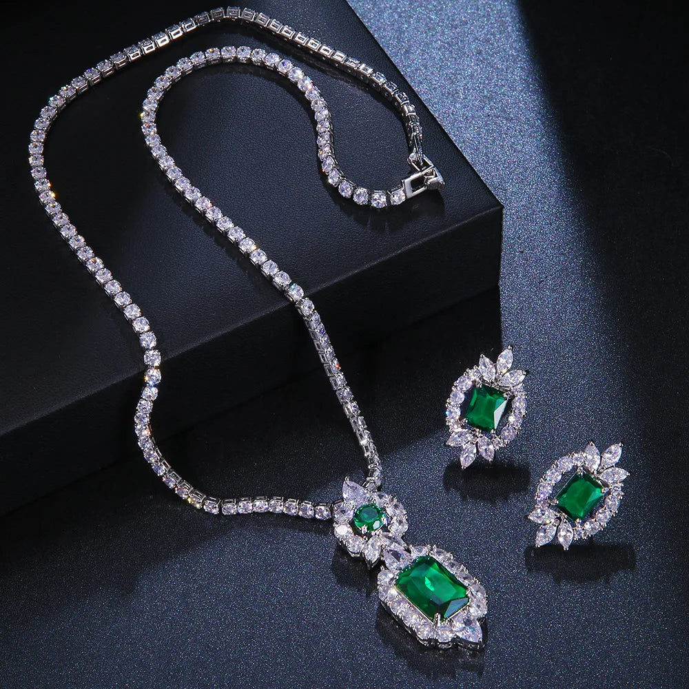 Parure de bijoux en cristal vert (Côte d'Ivoire)