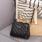 Sac original en cuir noir brodé (Gabon)